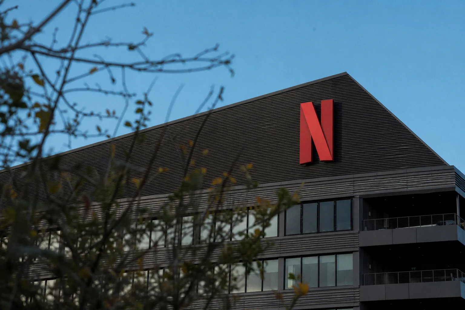 Netflix strikes deals in short-form video push