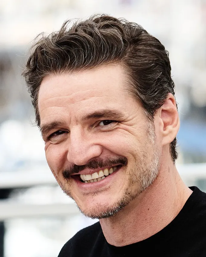 Pedro Pascal and Sarah Paulson: Inside Their 32-Year Friendship